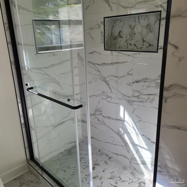 Building Photo - 1301 W Lee St