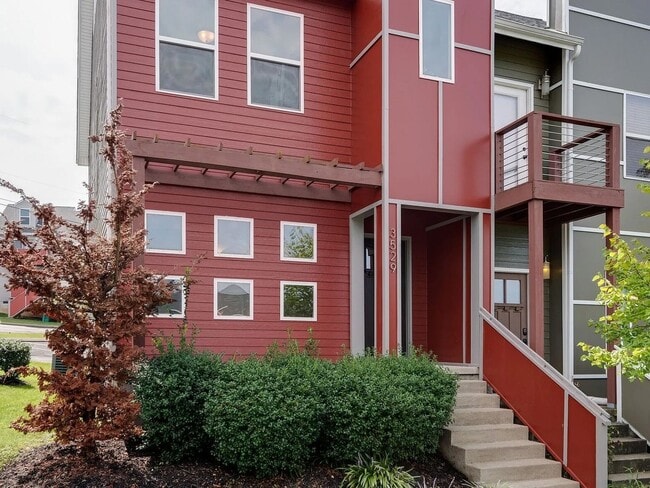 Primary Photo - 3 Bed 2.5 Bath Luxury Townhome