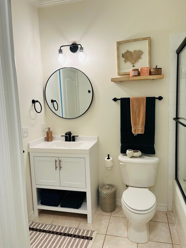 Guest bath - 1724 Morning Sun Ln