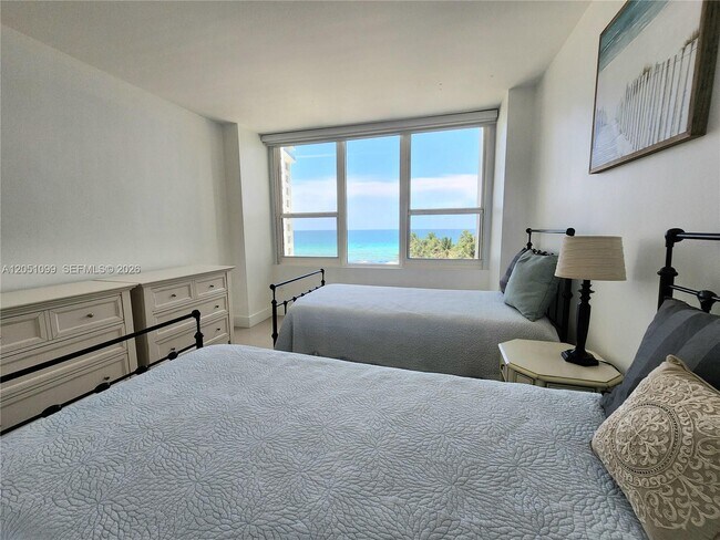 Building Photo - 3505 S Ocean Dr