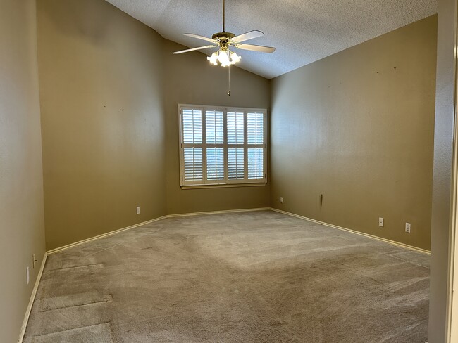 Building Photo - 5706 Quail Crown