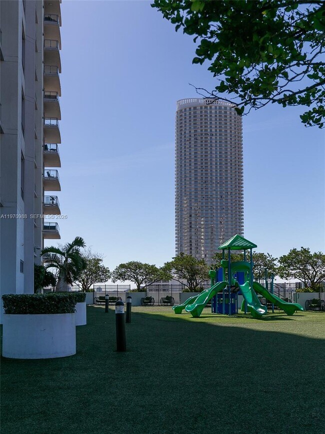 Building Photo - 90 SW 3rd St