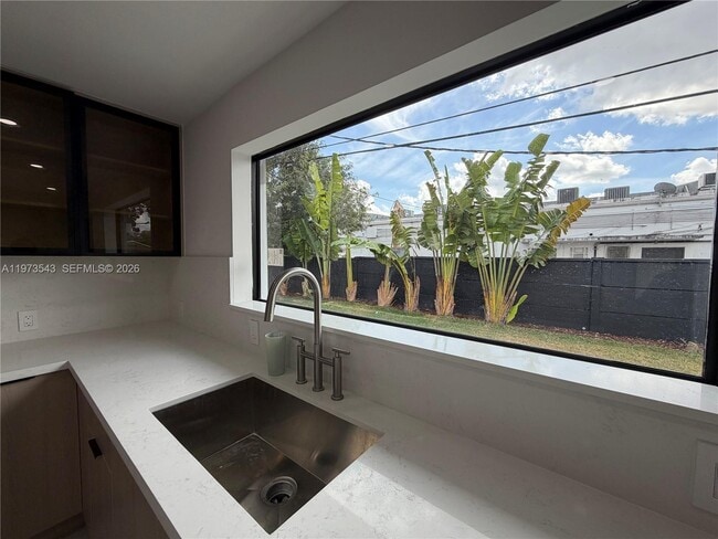 Building Photo - 9410 SW 55th St