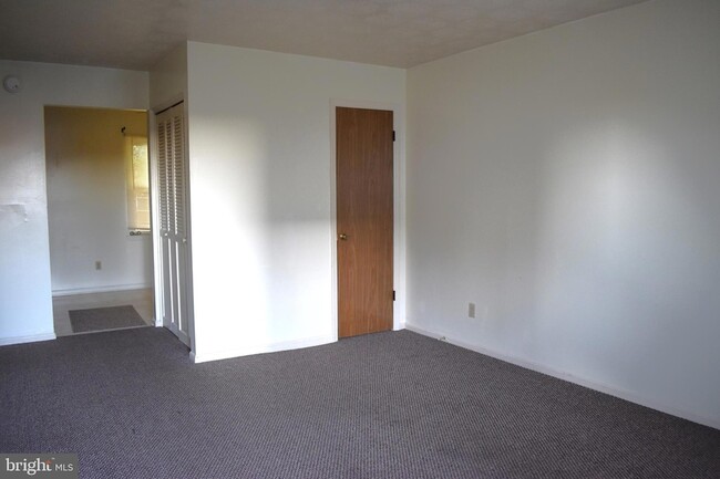 Building Photo - 5986 Broad St