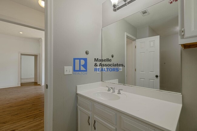 Building Photo - 3 Bed/2 Bath Home in Pearl