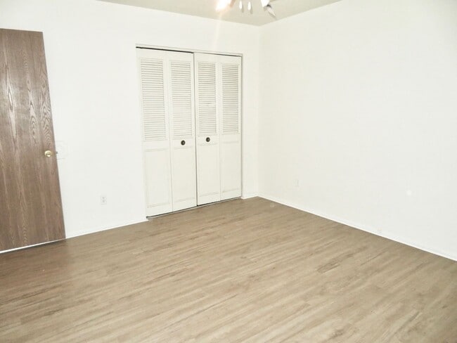 Building Photo - 146-146 Parrish Ln