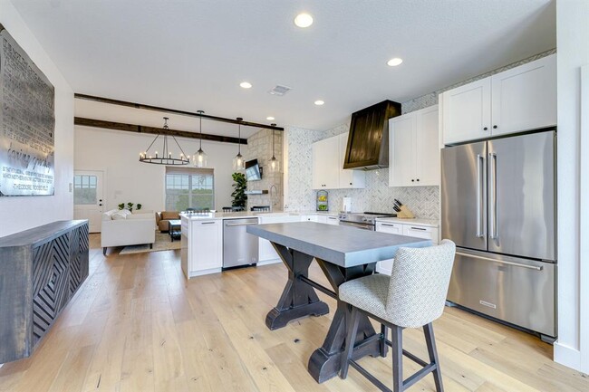 Building Photo - 24236 Spur Trail