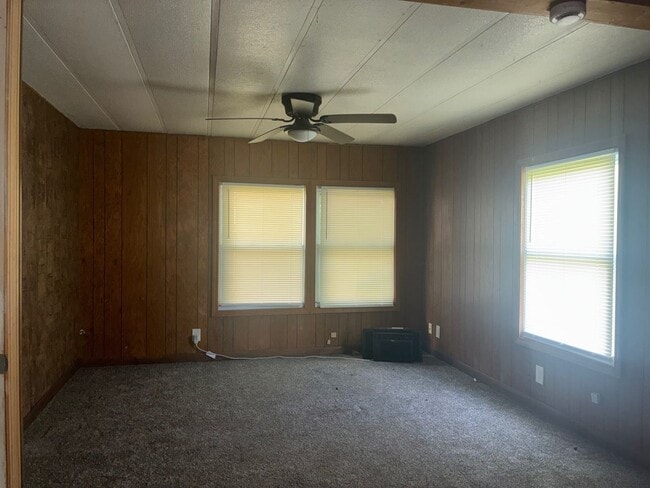 Building Photo - 476 Stallion Ct