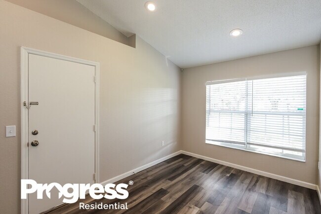 Building Photo - 3180 Thoroughbred Loop N