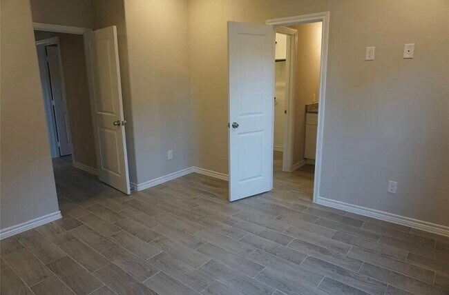 Building Photo - 16706 E Hammon