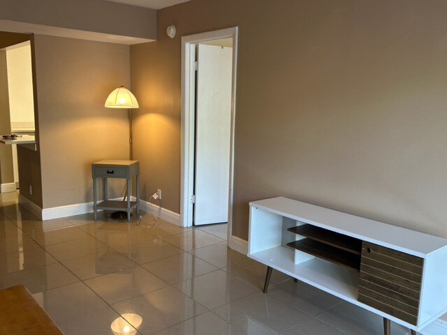 Building Photo - 490 NW 20th St