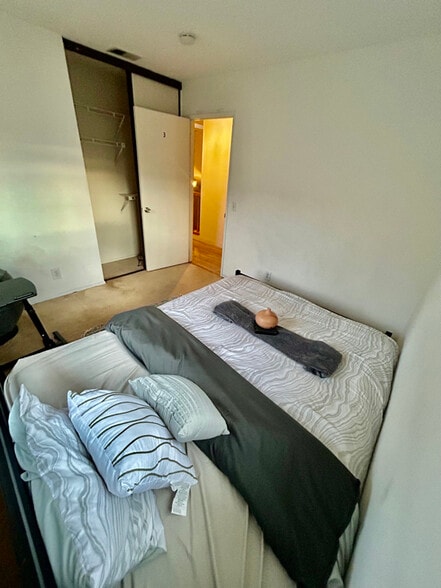 Building Photo - 23604 Tarara Dr