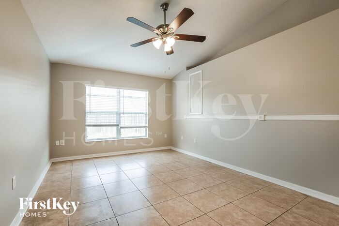 Building Photo - 1564 Deerfield Ave