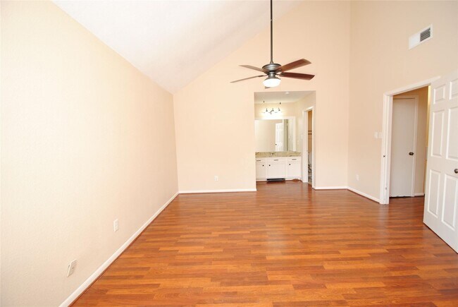 Building Photo - 738 Country Pl Dr