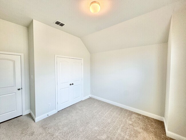Building Photo - Argyle ISD! 3 Bed 2 Bath Home in PERFECT Location