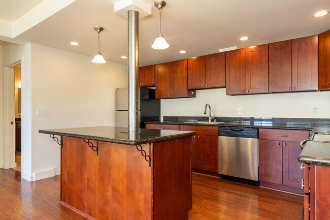 Building Photo - Sun-Filled 2BR/2BA Retreat w/ Split Layout, In-Unit W/D & Parking – Spacious 1,009 Sq Ft!