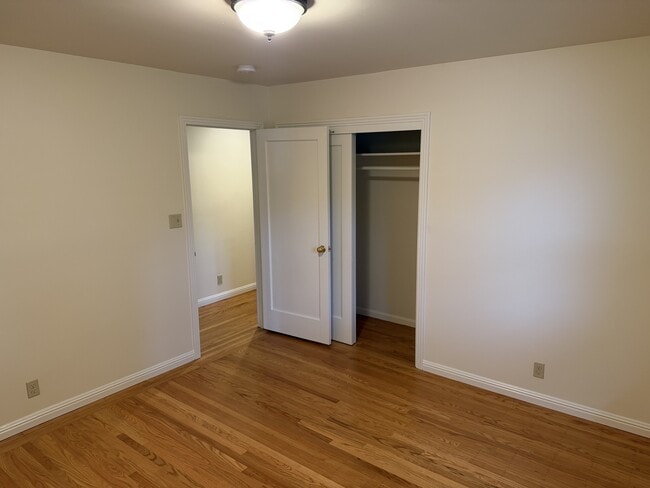 Building Photo - 2150 Vineyard Rd