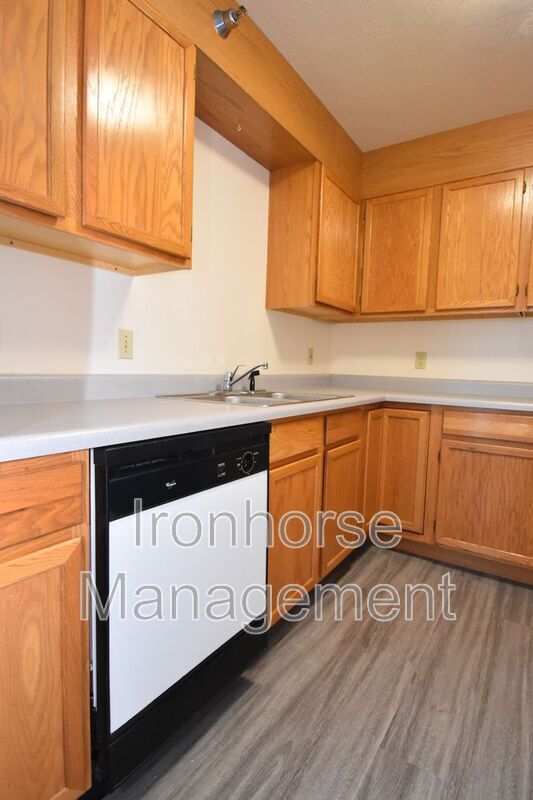 Building Photo - 813 W Villard St