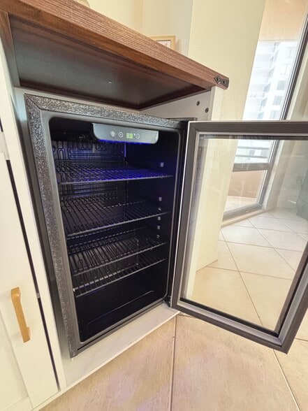 Building Photo - 3023 S Atlantic Ave