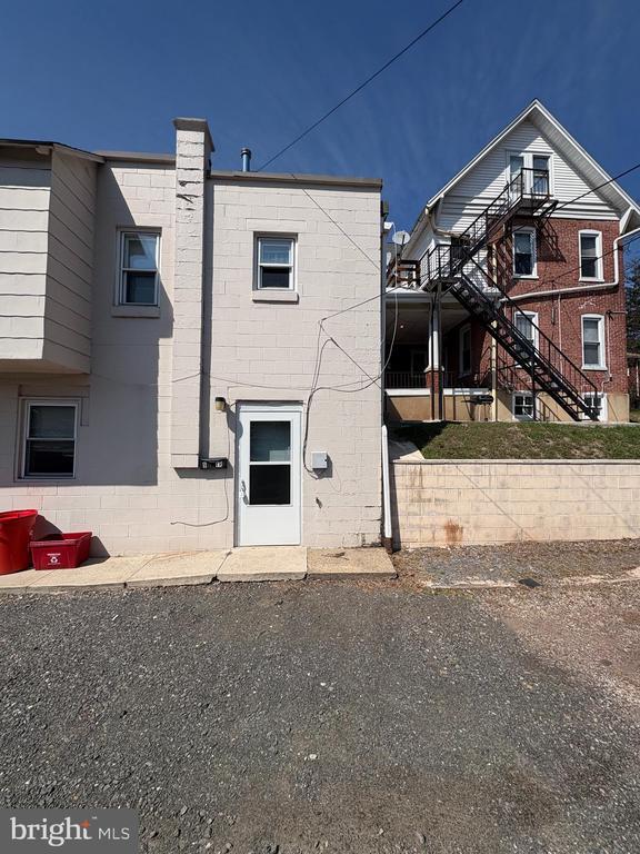 Building Photo - 9 N Church St