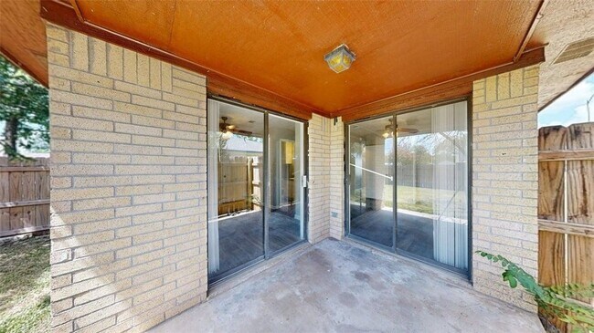 Building Photo - 704 Vassar Ct