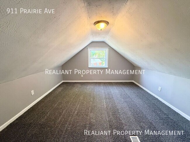 Building Photo - 911 Prairie Ave