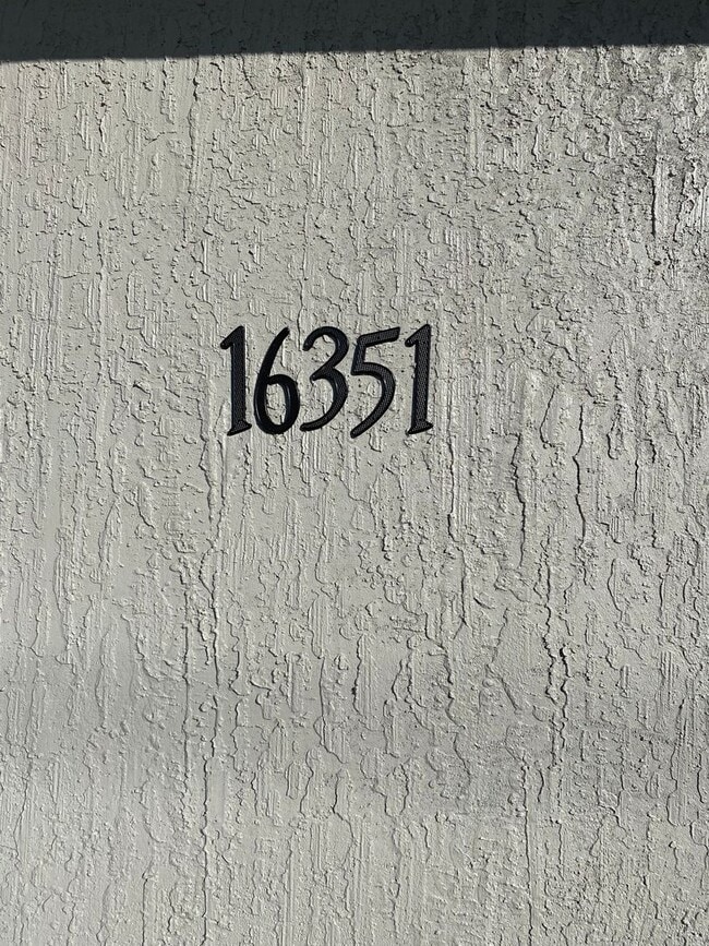 Building Photo - Custom Home - Desirable SW Ocala Neighborhood 3/2/2 **Won't Last**