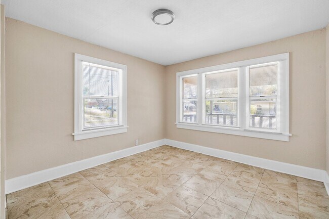 Building Photo - 1128 Belleair Rd