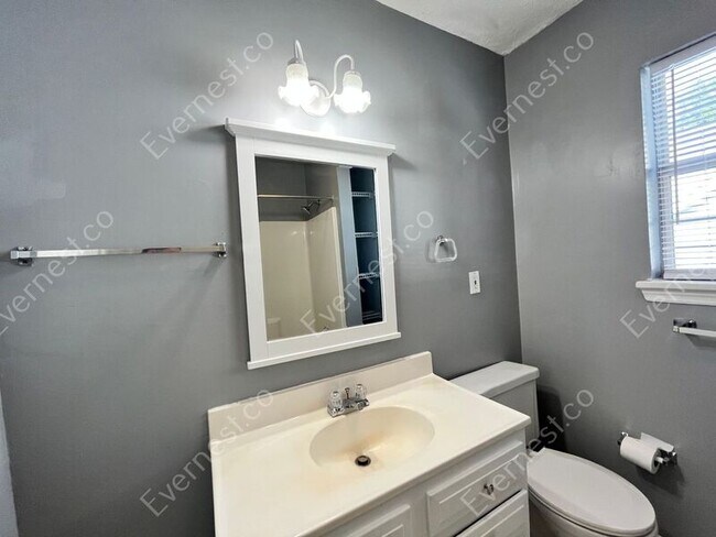 Building Photo - 903 Gordon St