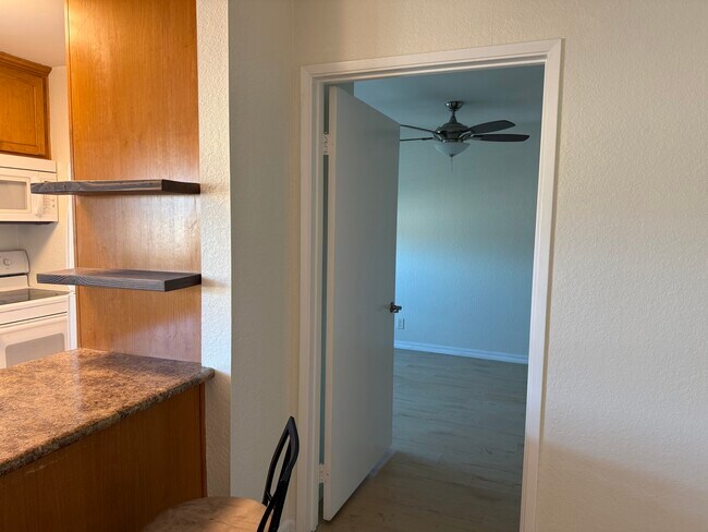Building Photo - 3142 Midway Dr