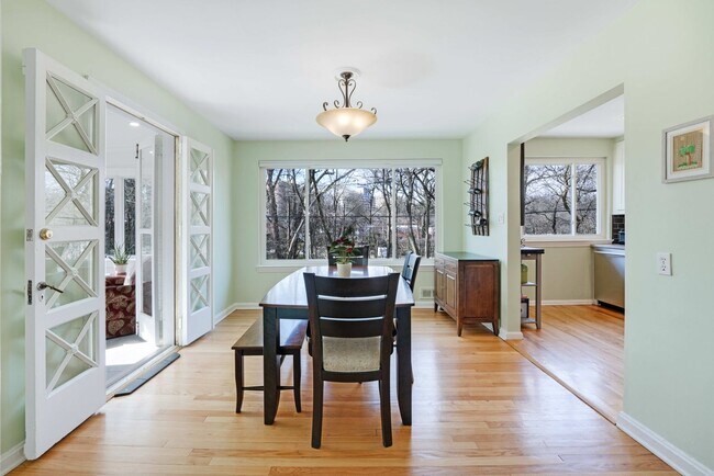 Building Photo - 5128 Linnean Terrace NW