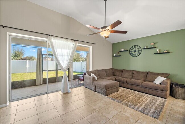 Building Photo - Beautiful Home For Rent in Brandon!