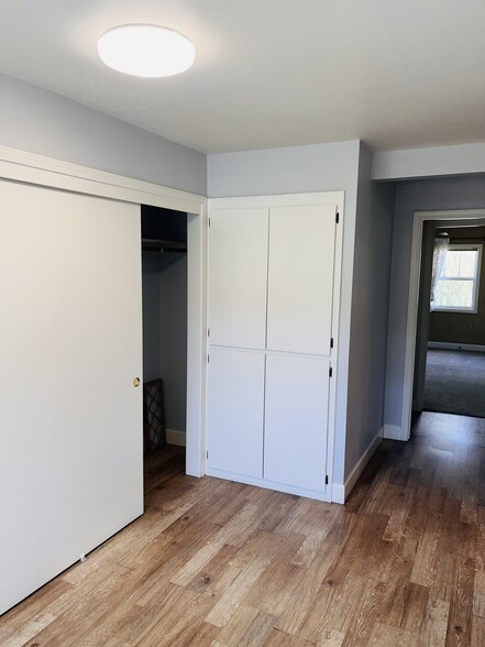 Building Photo - 233 Cherry Way