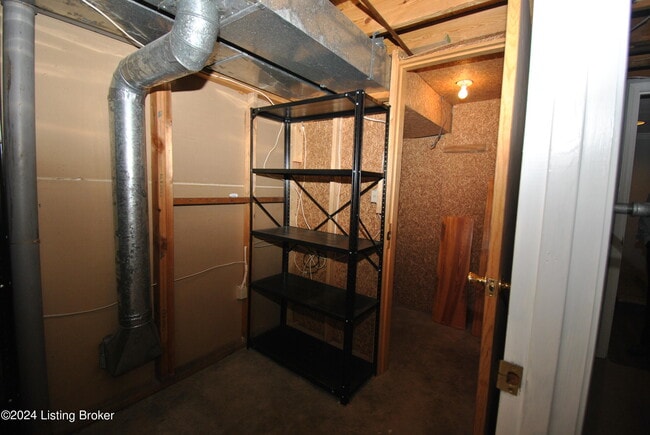 Building Photo - 1910 Janlyn Rd