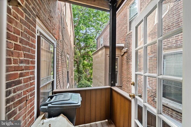 Building Photo - 2310 Spruce St
