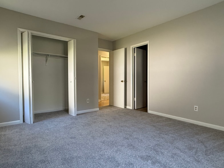 Building Photo - 9746 Wallwood Dr SE