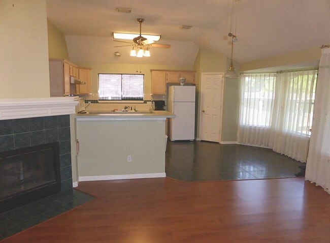 Building Photo - 12530 Meadowglen Dr