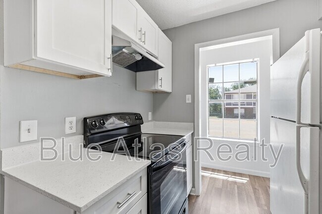 Building Photo - 8108 Foxfire Ln