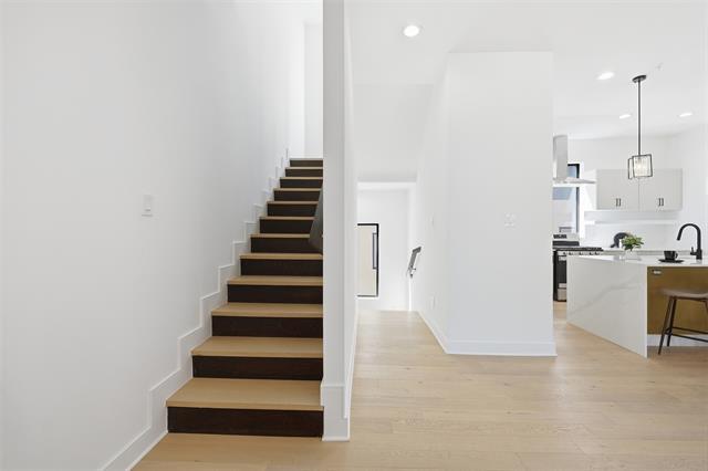 Building Photo - 4635 Manett St