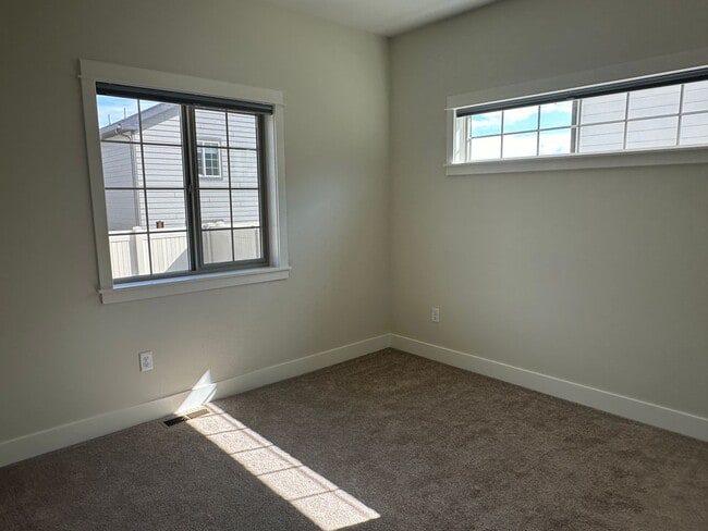 Building Photo - 3 Bedroom 2 Bath home on the west end!