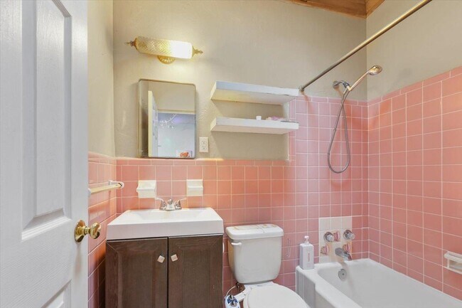 Building Photo - 1612 Hasosaw Nene