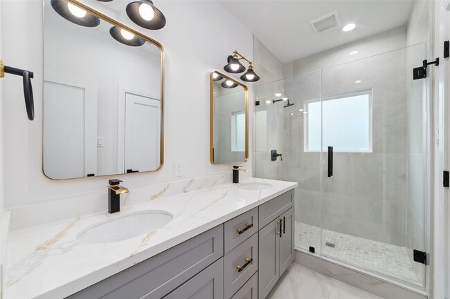 Building Photo - 6715 England St