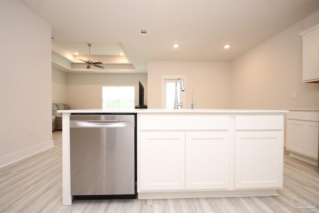 Building Photo - 5875 Sargassum Ln