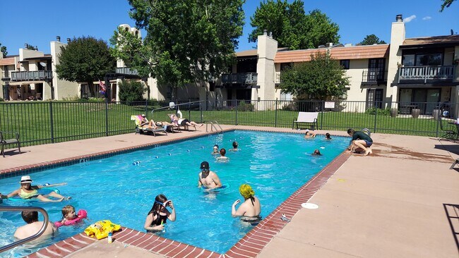 Building Photo - 1058 Fontmore Rd