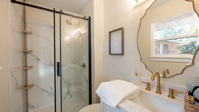 Building Photo - 1 Stafford Cir NE