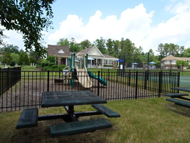 Building Photo - 802 Braemar Creek