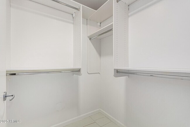 Building Photo - 7121 E Rancho Vista Dr