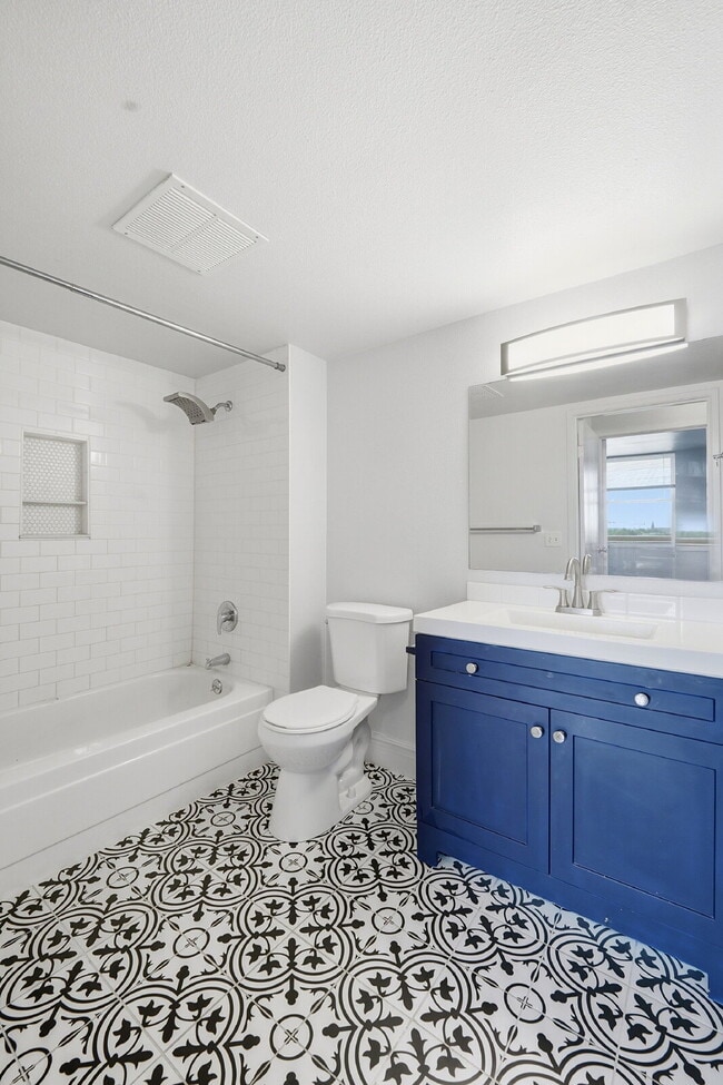 Building Photo - $1,545.95 with Free the first month's rent, 1 Bed - 1 Bath, Condo in Denver with Washer and Dryer!