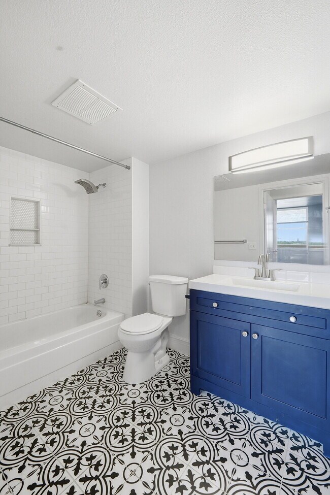 Building Photo - $1,670.95 with $300 off the first month's rent, 1 Bed - 1 Bath, Condo in Denver with Washer and D...