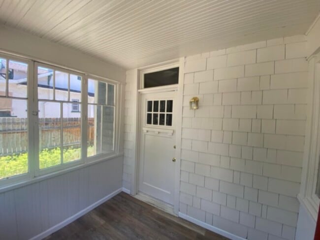Building Photo - Adorable 2 Bed, 1 Bath!